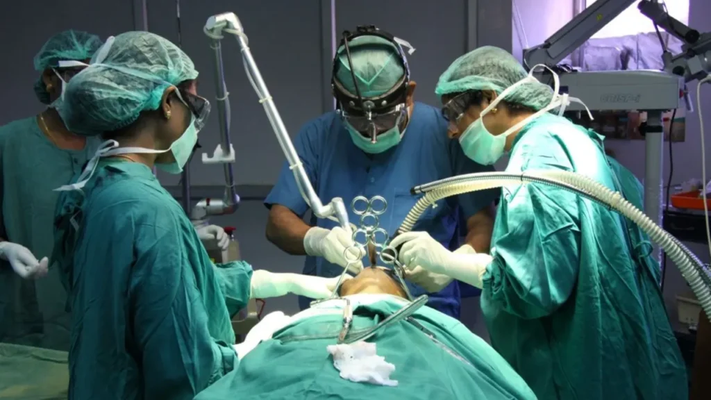 Why Doctors Wear Green Clothes While Performing Surgery 2922