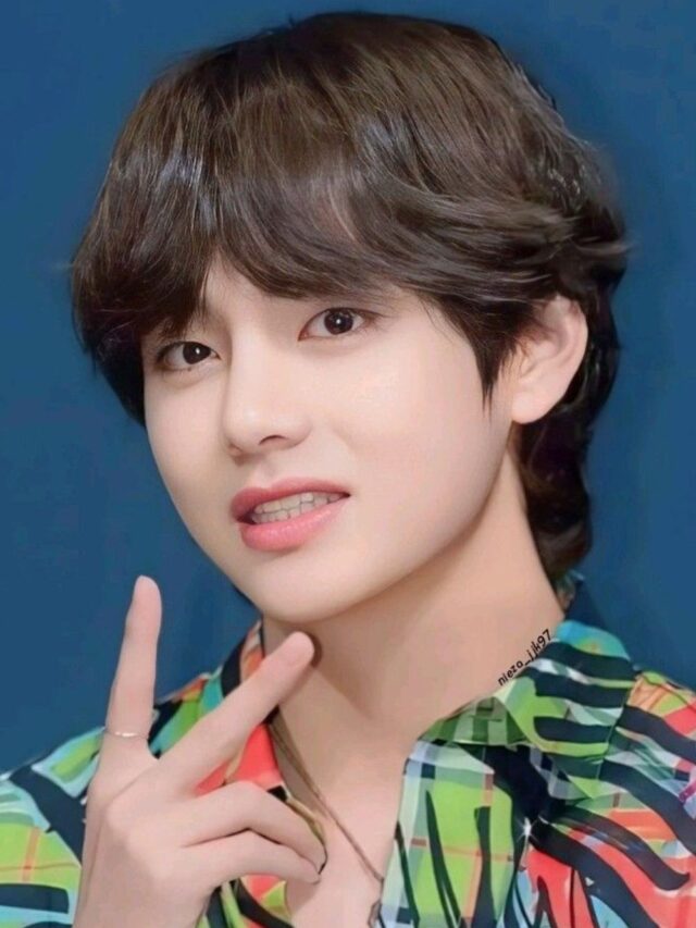 BTS : Kim Taehyung उर्फ V जगातील सर्वात देखणा पुरुष कोण आहे हा ?